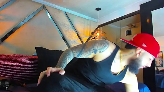 Snapshot of SantiagoHincapiie chatting on 02.25.26 SantiagoHincapiie online show from 02.25.26