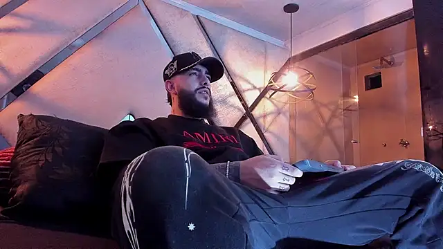 Snapshot of SantiagoHincapiie chatting on 03.01.26 SantiagoHincapiie online show from 03.01.26