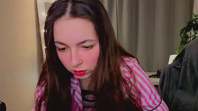 Snapshot of BellaThery chatting on 03.05.26 BellaThery online show from 03.05.26