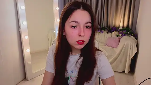 Snapshot of BellaThery chatting on 03.21.26 BellaThery online show from 03.21.26