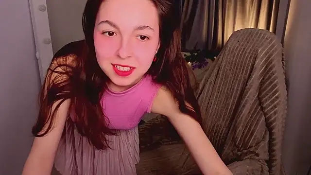 Snapshot of BellaThery chatting on 03.27.26 BellaThery online show from 03.27.26