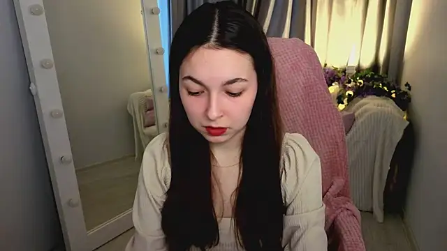 Snapshot of BellaThery chatting on 04.02.26 BellaThery online show from 04.02.26