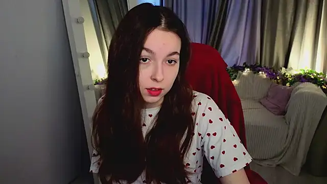 Snapshot of BellaThery chatting on 04.10.26 BellaThery online show from 04.10.26