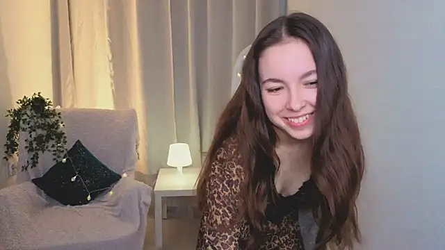 Snapshot of BellaThery chatting on 05.10.26 BellaThery online show from 05.10.26