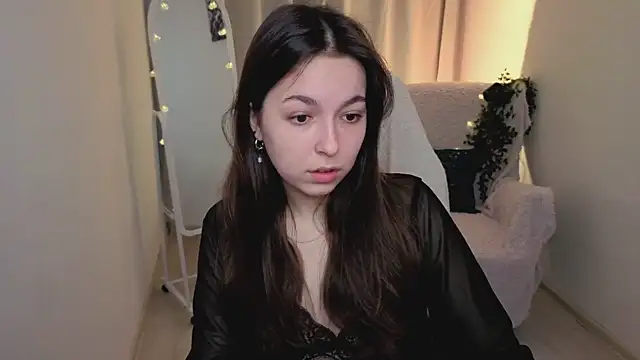 Snapshot of BellaThery chatting on 05.27.26 BellaThery online show from 05.27.26