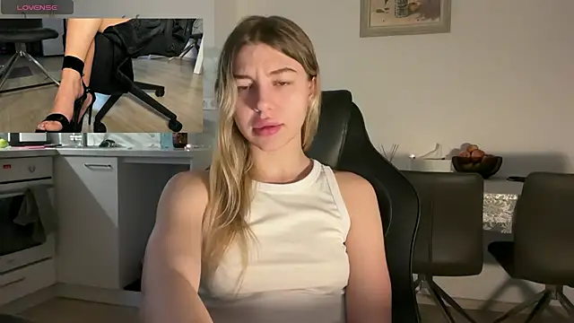 Snapshot of GODDESS_doll chatting on 03.17.26 GODDESS doll online show from 03.17.26