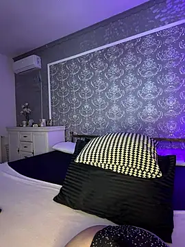 Olivia Noor online show from 04.14.26