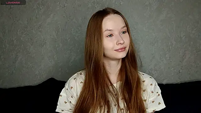 Snapshot of LeslieShay chatting on 02.21.26 LeslieShay online show from 02.21.26