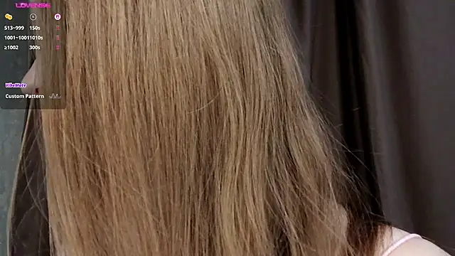 Snapshot of LeslieShay chatting on 04.15.26 LeslieShay online show from 04.15.26