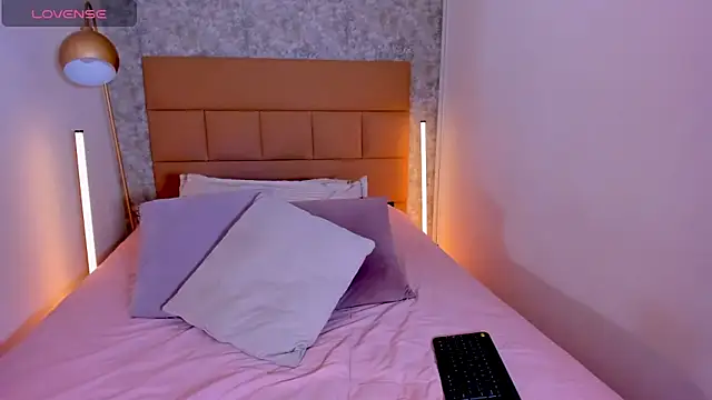 ZeynepYilmaz online show from 04.02.26