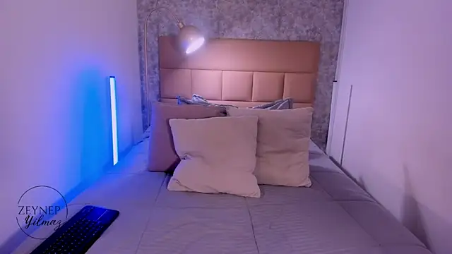 ZeynepYilmaz online show from 04.06.26