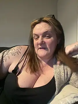 Snapshot of Busty-GilfQuinn chatting on 02.25.26 Busty-GilfQuinn online show from 02.25.26