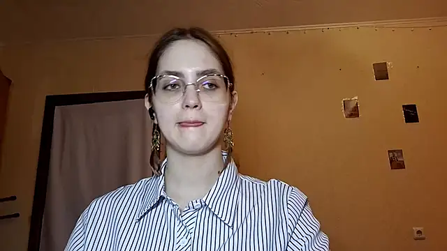 Snapshot of Katelemon chatting on 04.19.26 Katelemon online show from 04.19.26