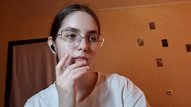 Snapshot of Katelemon chatting on 05.18.26 Katelemon online show from 05.18.26