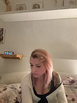 Snapshot of Naya-hot chatting on 02.20.26 Naya-hot online show from 02.20.26