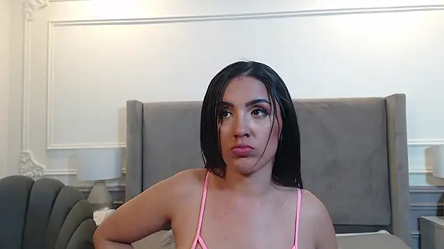 Snapshot of AmelieCross chatting on 02.21.26 AmelieCross online show from 02.21.26