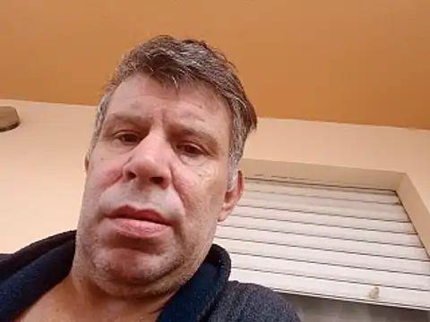 Snapshot of stud2512 chatting on 06.15.26 stud2512 online show from 06.15.26