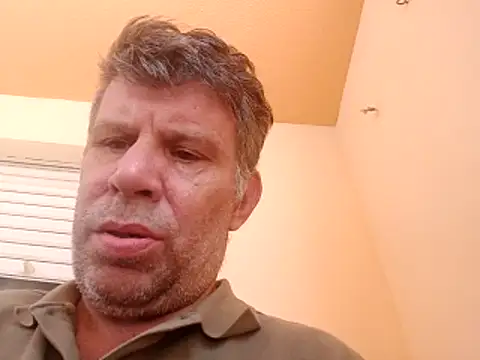 Snapshot of stud2512 chatting on 06.18.26 stud2512 online show from 06.18.26