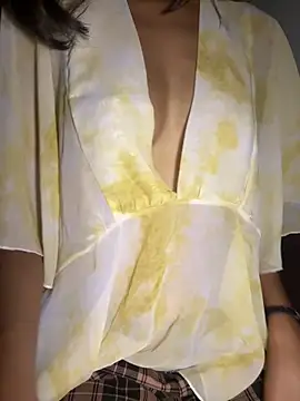 Snapshot of corallion chatting on 04.13.26 corallion online show from 04.13.26