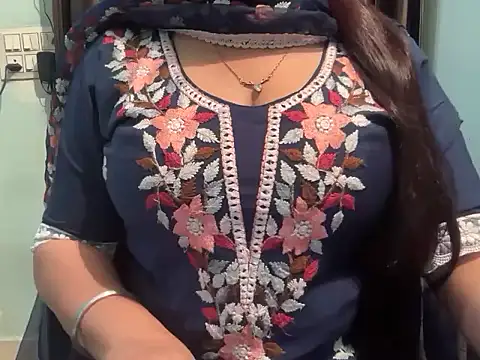 Snapshot of Avneet_kaurr1 chatting on 04.28.26 Avneet kaurr1 online show from 04.28.26