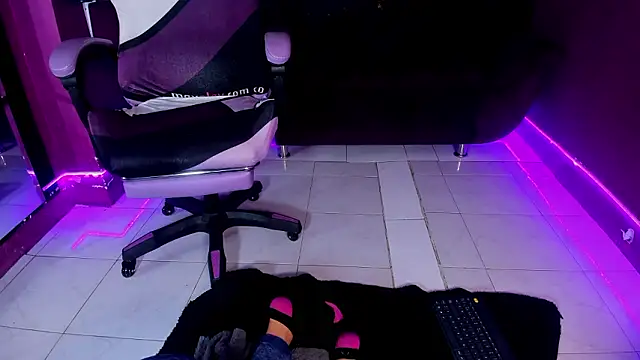 Snapshot of Alana_uwu chatting on 02.25.26 Alana uwu online show from 02.25.26