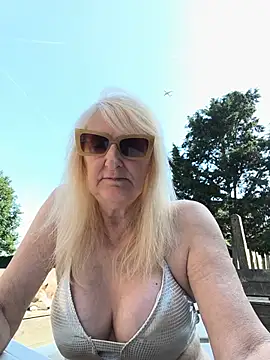 Snapshot of Heidiblueeyes chatting on 05.29.26 Heidiblueeyes online show from 05.29.26