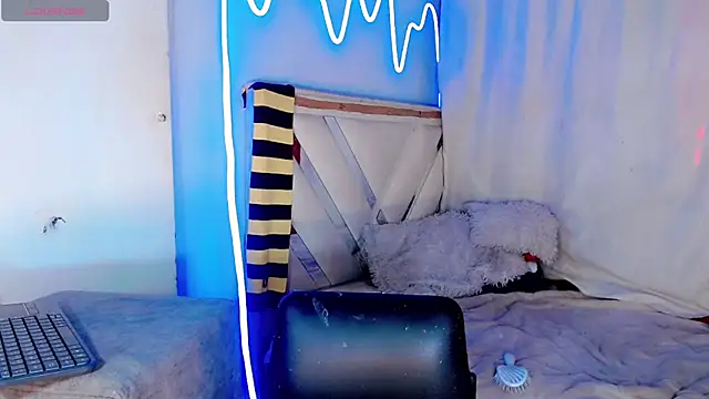 Snapshot of xyaraluv_ chatting on 04.10.26 xyaraluv online show from 04.10.26