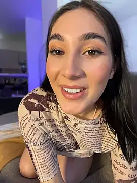Snapshot of isa_hil chatting on 04.23.26 isa hil online show from 04.23.26