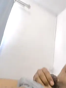 Snapshot of emperator13 chatting on 04.10.26 emperator13 online show from 04.10.26