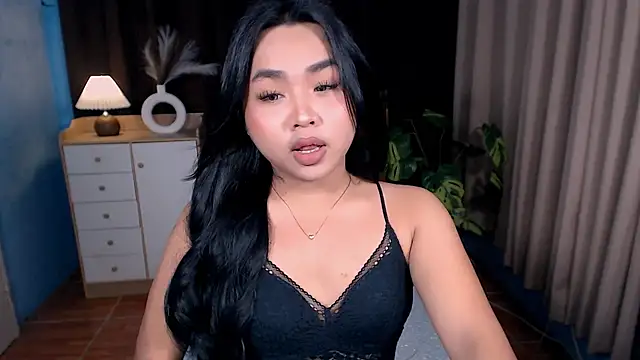 hoellygia online show from 03.10.26