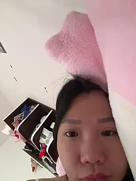 Snapshot of Miumieu2 chatting on 05.04.26 Miumieu2 online show from 05.04.26