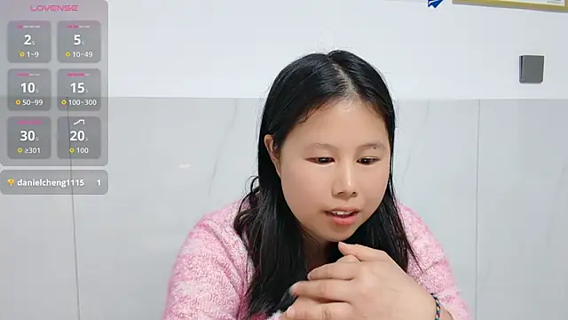 Snapshot of Hannah-33 chatting on 02.25.26 Hannah-33 online show from 02.25.26