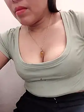 Snapshot of 01_ANNA_01 chatting on 04.15.26 01 ANNA 01 online show from 04.15.26