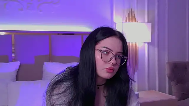 Snapshot of CindyMil chatting on 07.29.26 CindyMil online show from 07.29.26