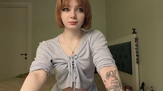 Snapshot of MeviCoral chatting on 04.15.26 MeviCoral online show from 04.15.26