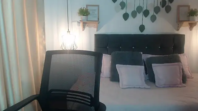 Emma hassani online show from 03.30.26