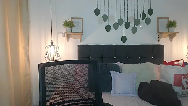 Emma hassani online show from 04.01.26