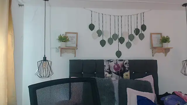 Emma hassani online show from 04.08.26