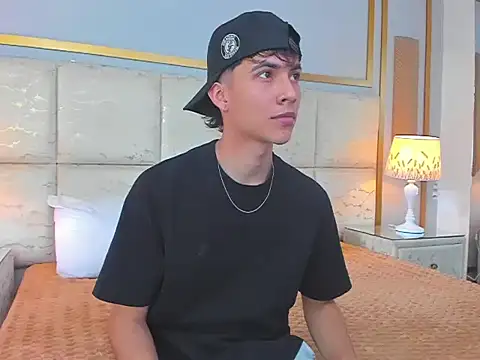 Snapshot of AronTawers chatting on 03.01.26 AronTawers online show from 03.01.26