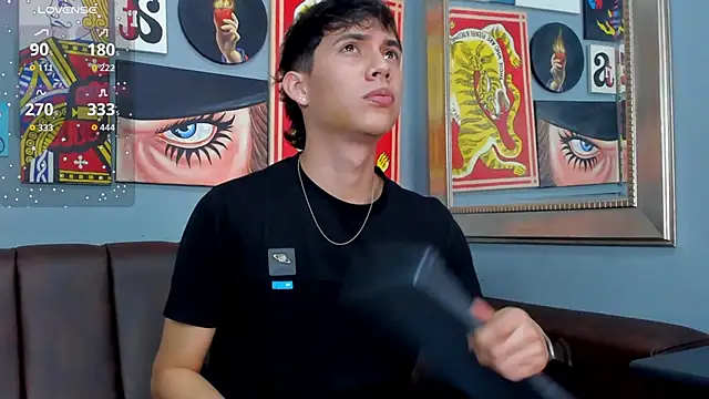 Snapshot of AronTawers chatting on 03.17.26 AronTawers online show from 03.17.26