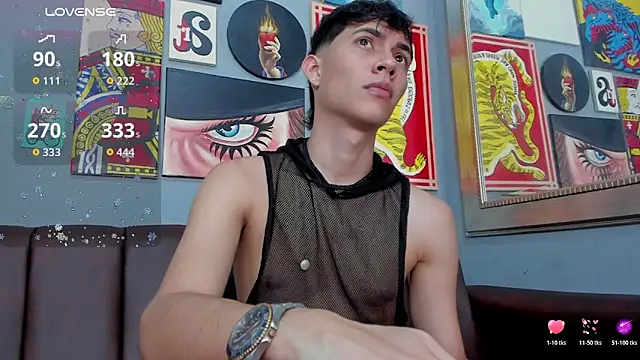 Snapshot of AronTawers chatting on 04.08.26 AronTawers online show from 04.08.26