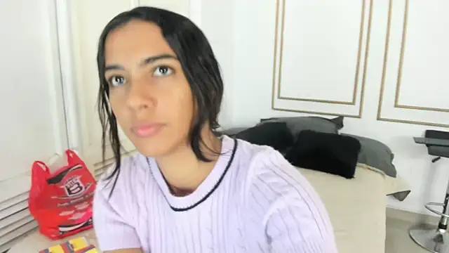Snapshot of emily_gaviria1 chatting on 06.10.26 emily gaviria1 online show from 06.10.26