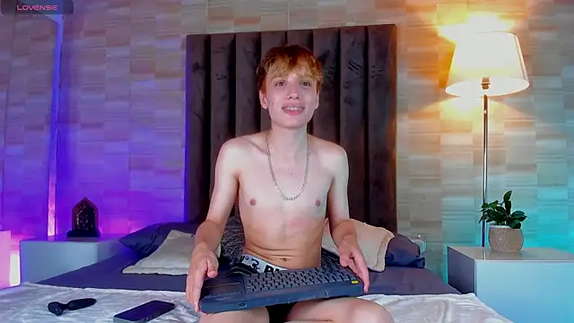 Isaac Grey online show from 04.04.26