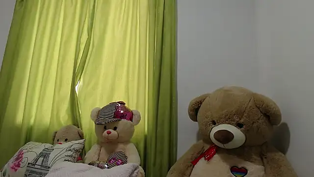 Snapshot of saraa_ramirez chatting on 04.21.26 saraa ramirez online show from 04.21.26