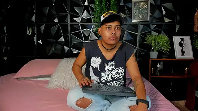 Noha  scott online show from 04.04.26