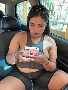 Snapshot of Nahomy_firee chatting on 04.08.26 Nahomy firee online show from 04.08.26