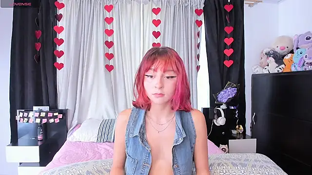 dafnne  hall online show from 04.07.26