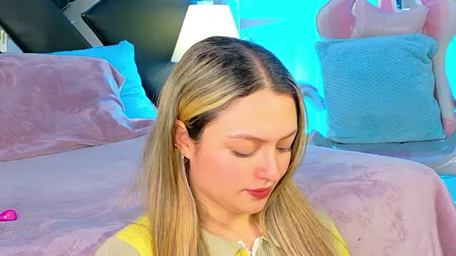 Snapshot of Giigii_Hadid_ chatting on 02.25.26 Giigii Hadid online show from 02.25.26