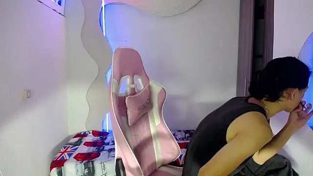 Larry craft online show from 04.11.26