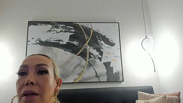 Snapshot of SophiMarin chatting on 04.10.26 SophiMarin online show from 04.10.26